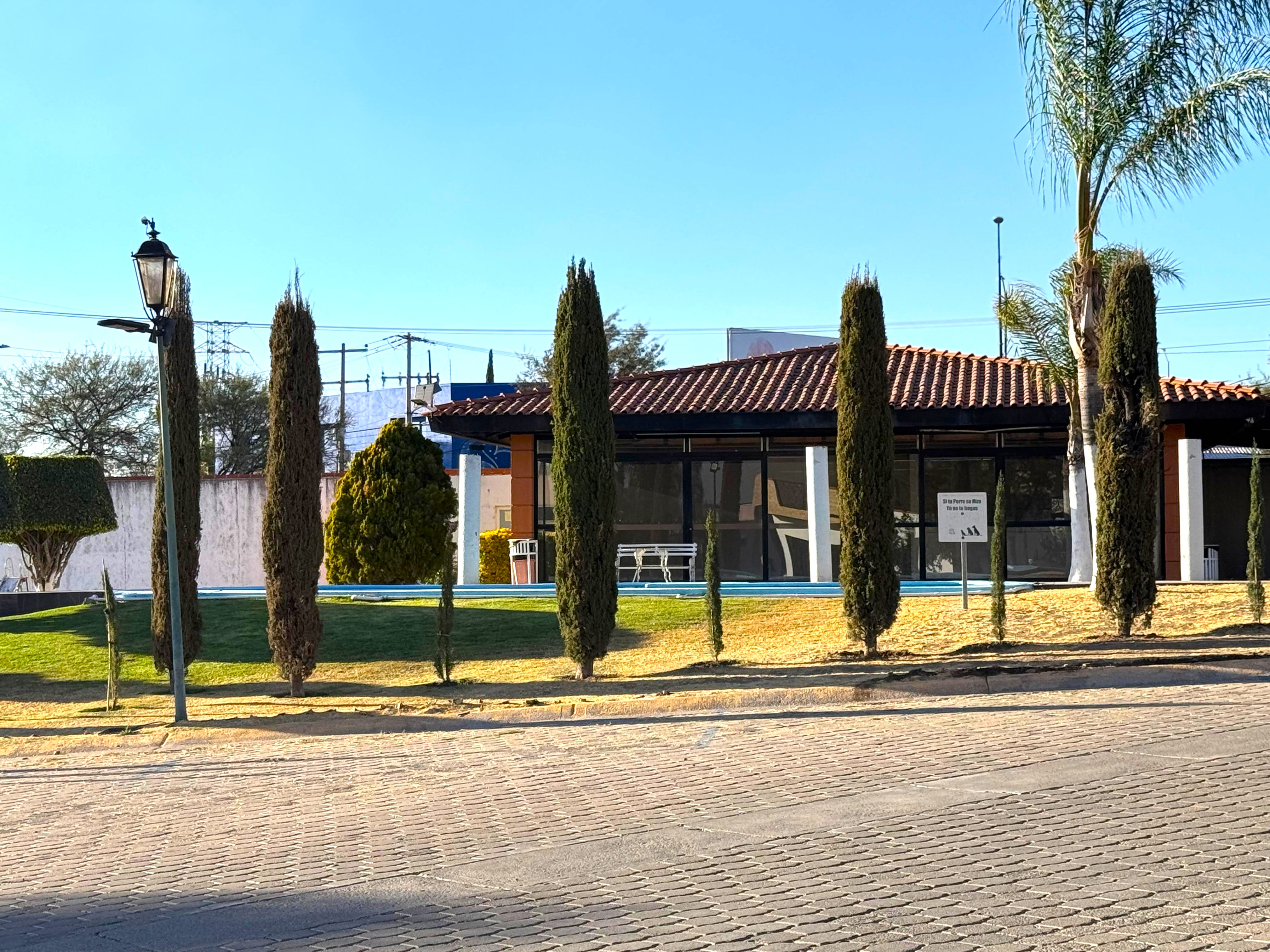 CASA EN VENTA EN PRIVADO CON ALBERCA EN LE�N GTO ZONA NORTE